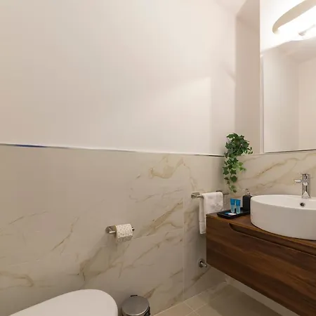 I Host - Val Strona * Mediolan